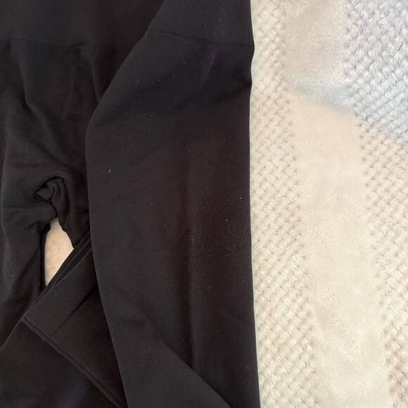 assets spanx black leggings size large - Picture 3 of 5